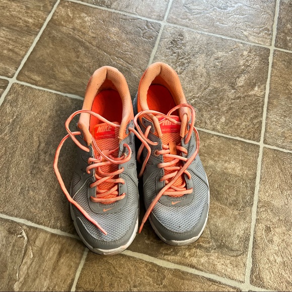 Nike running shoes - Picture 3 of 5